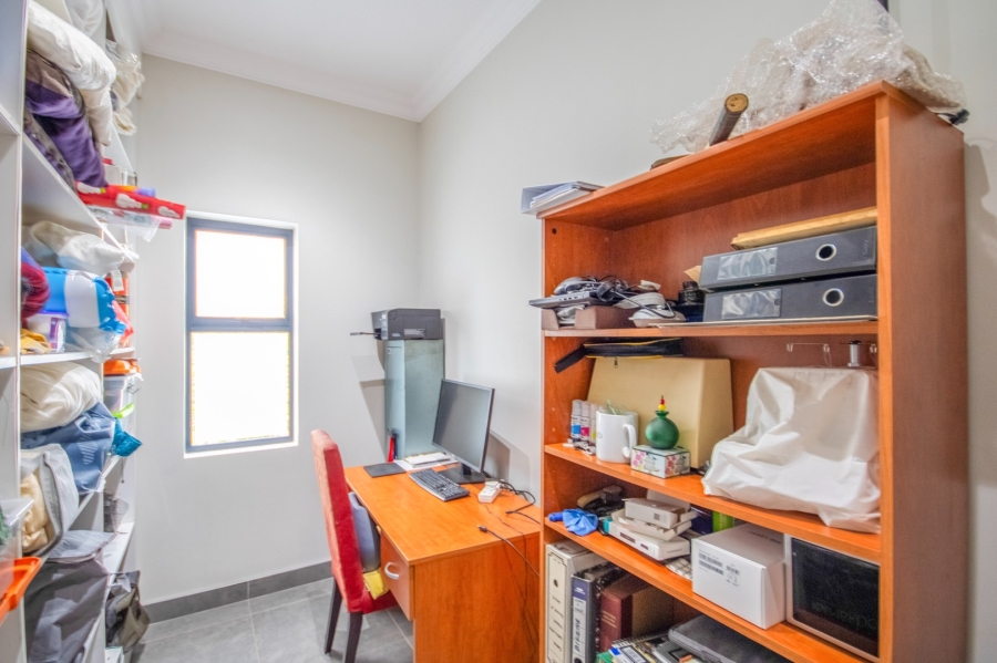 3 Bedroom Property for Sale in WestLake Country Safari Estate North West